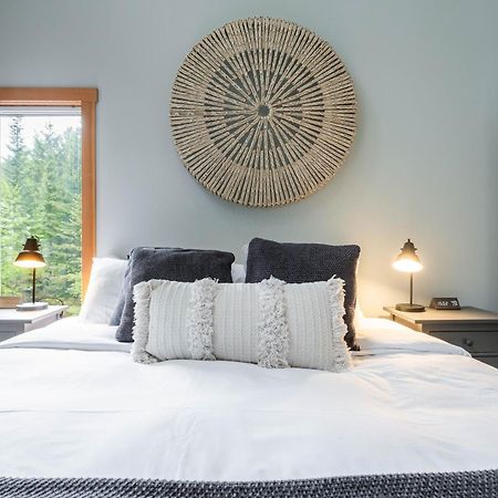 Greyhawk By Outpost Whistler Villa Bagian luar foto