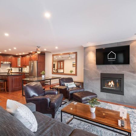 Greyhawk By Outpost Whistler Villa Bagian luar foto