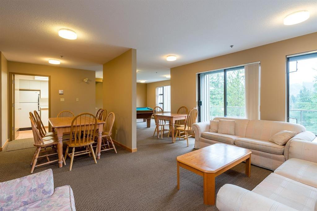 Greyhawk By Outpost Whistler Villa Bagian luar foto