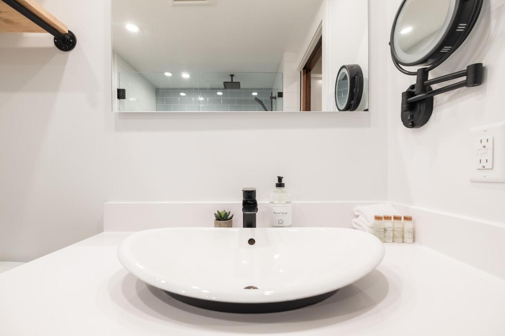 Greyhawk By Outpost Whistler Villa Bagian luar foto