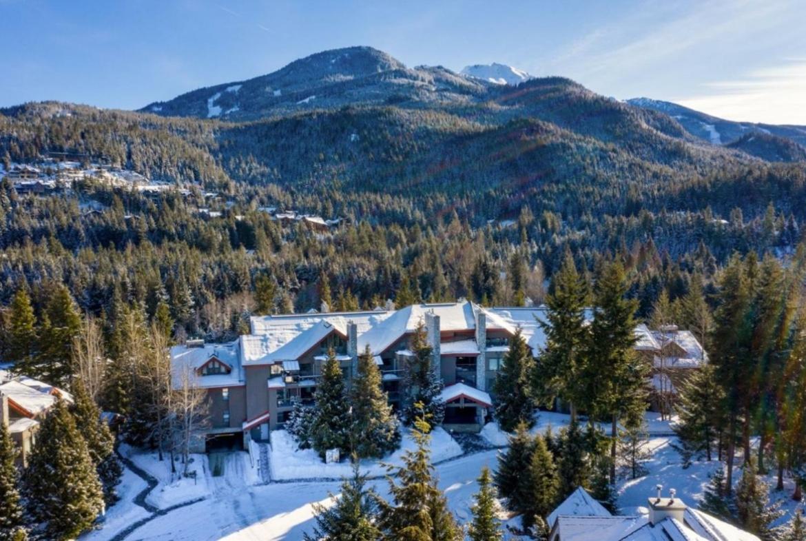Greyhawk By Outpost Whistler Villa Bagian luar foto
