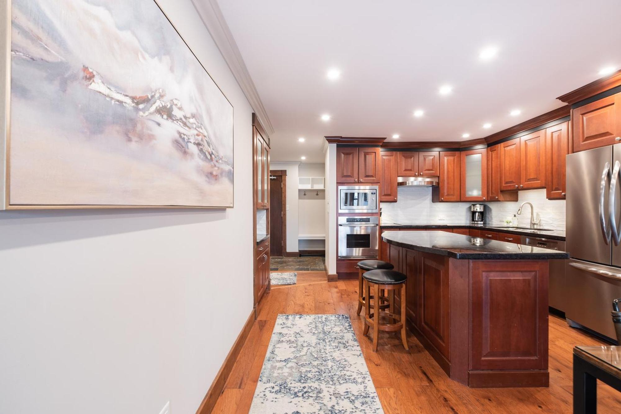 Greyhawk By Outpost Whistler Villa Bagian luar foto