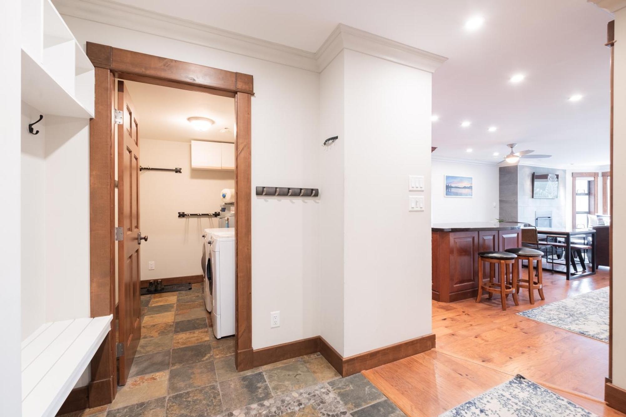 Greyhawk By Outpost Whistler Villa Bagian luar foto