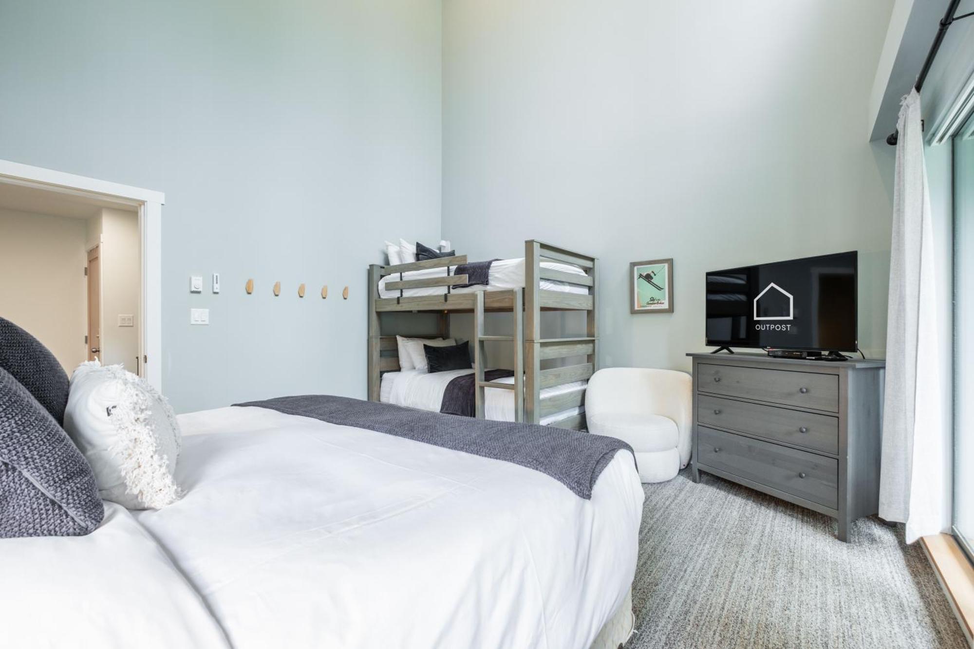 Greyhawk By Outpost Whistler Villa Bagian luar foto