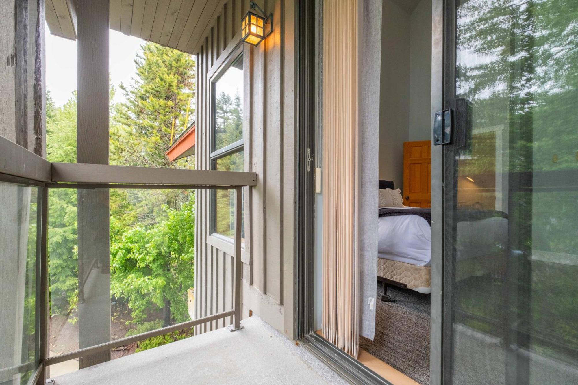 Greyhawk By Outpost Whistler Villa Bagian luar foto