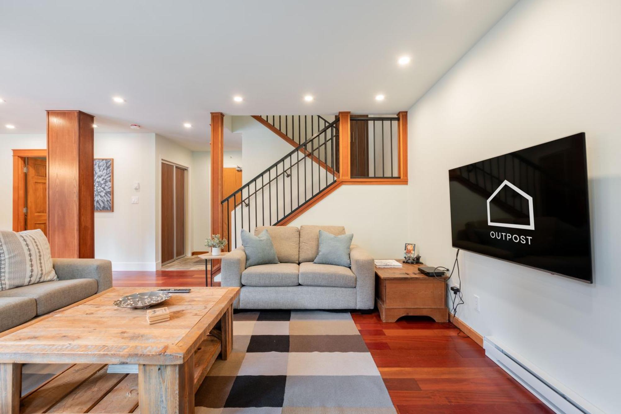 Greyhawk By Outpost Whistler Villa Bagian luar foto