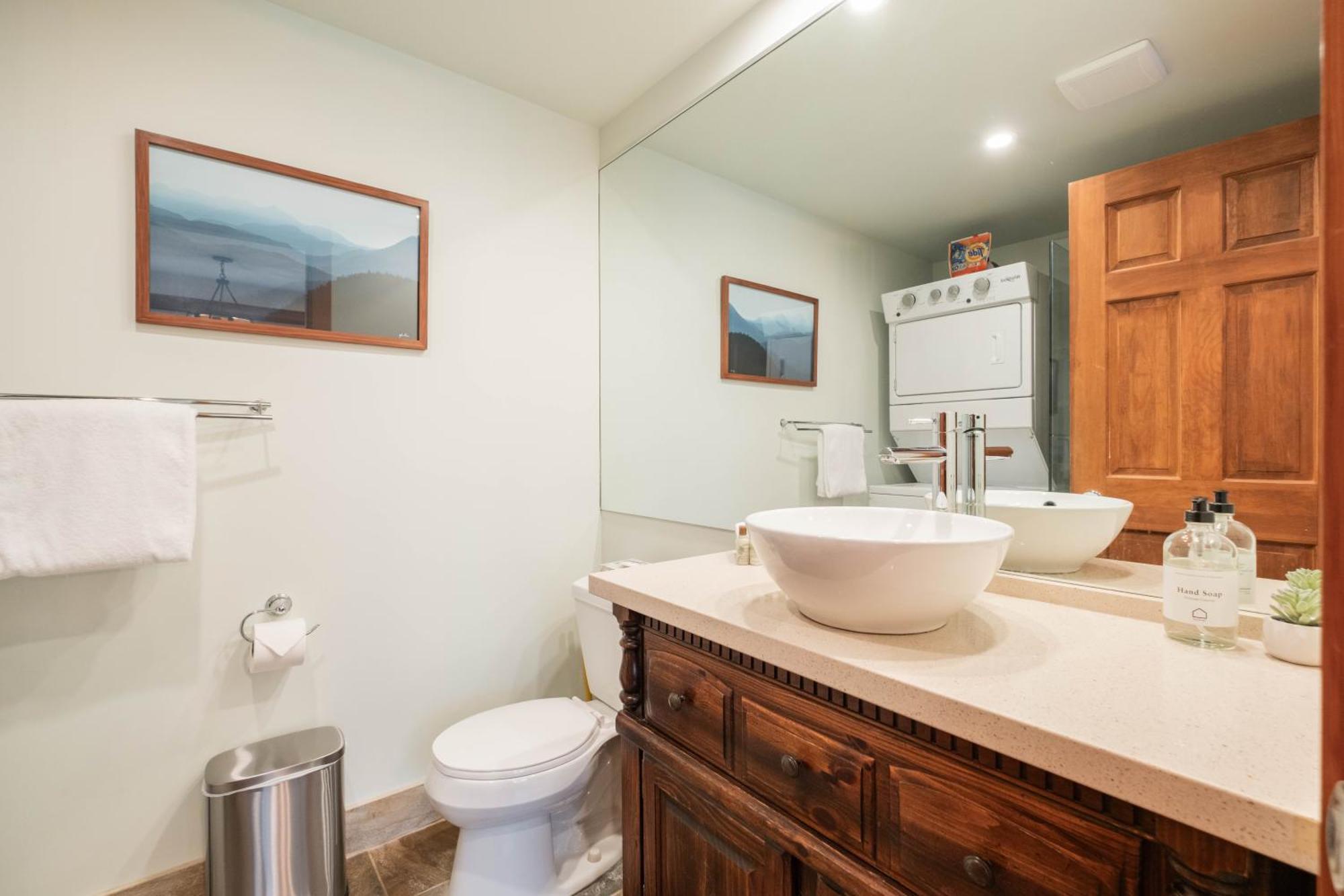 Greyhawk By Outpost Whistler Villa Bagian luar foto