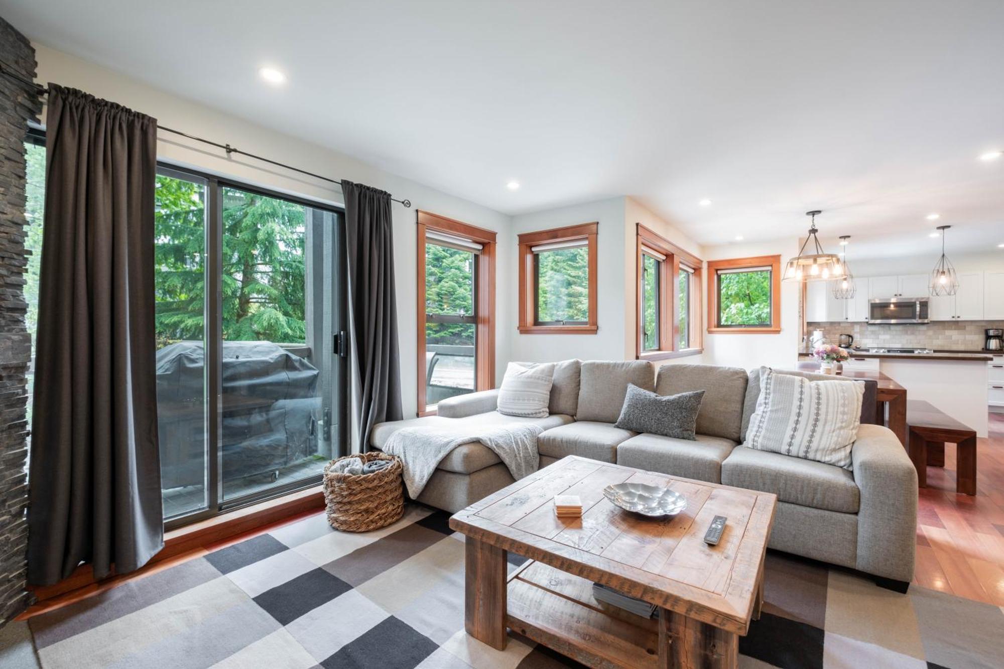 Greyhawk By Outpost Whistler Villa Bagian luar foto