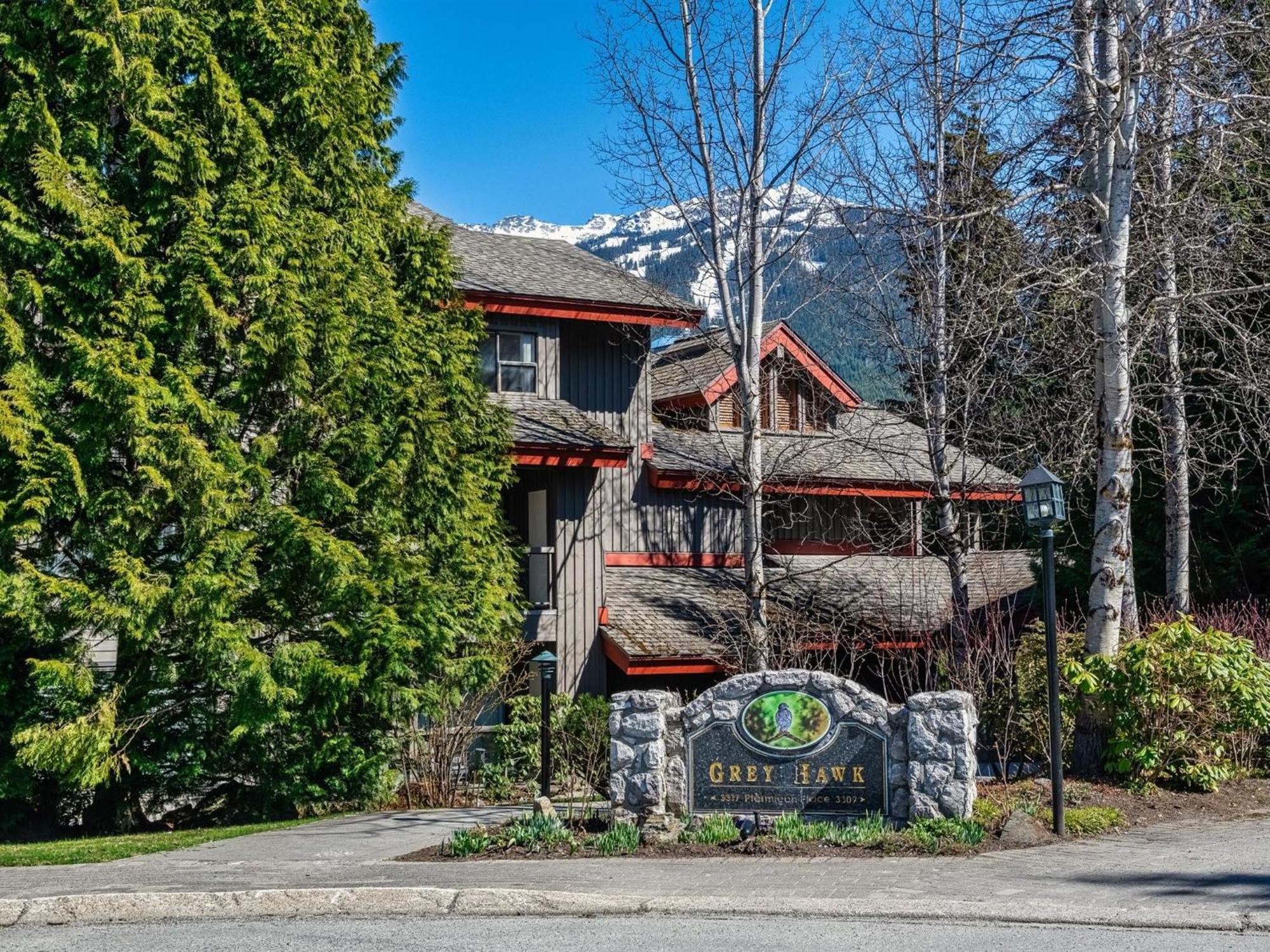 Greyhawk By Outpost Whistler Villa Bagian luar foto