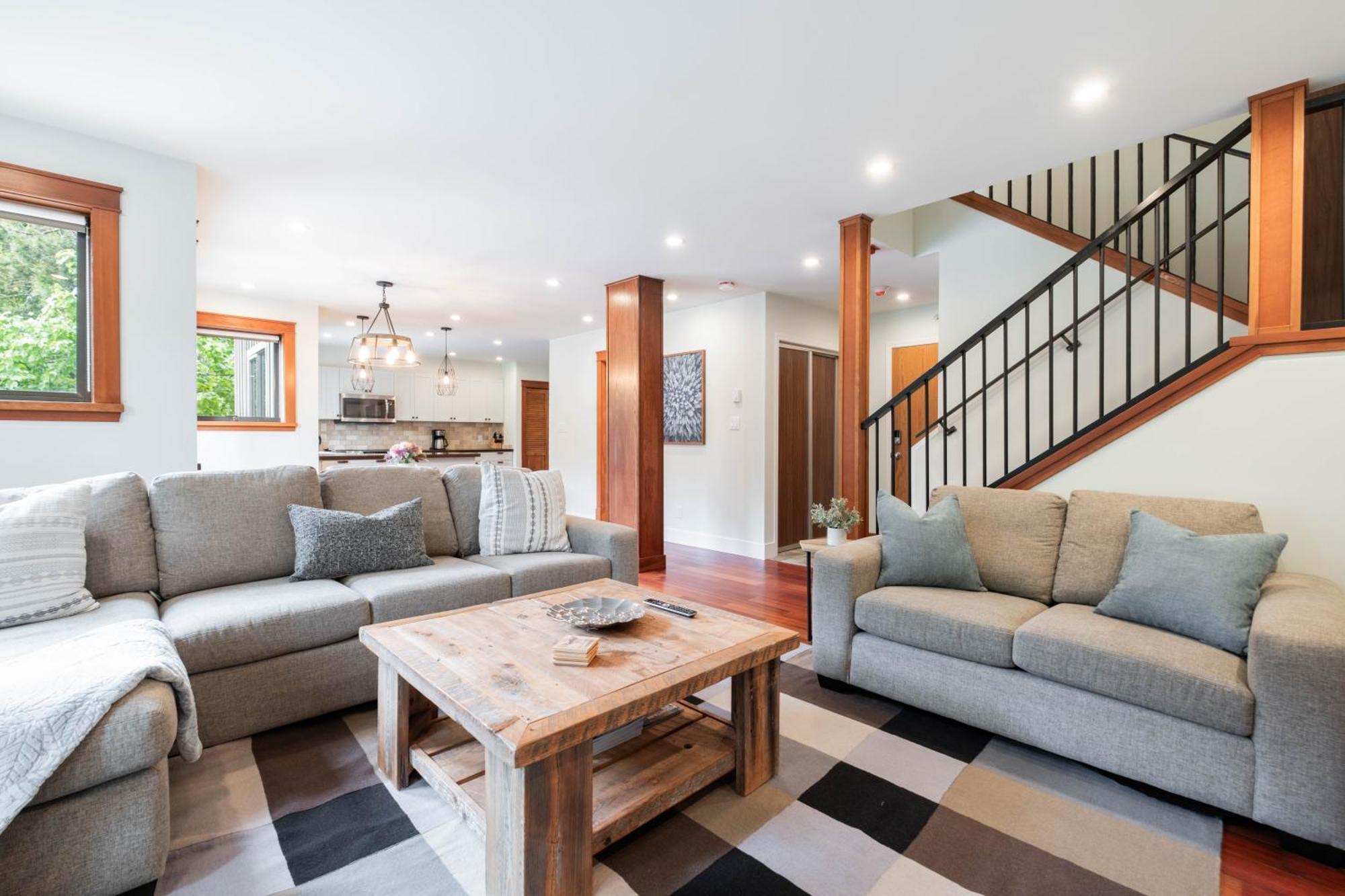 Greyhawk By Outpost Whistler Villa Bagian luar foto