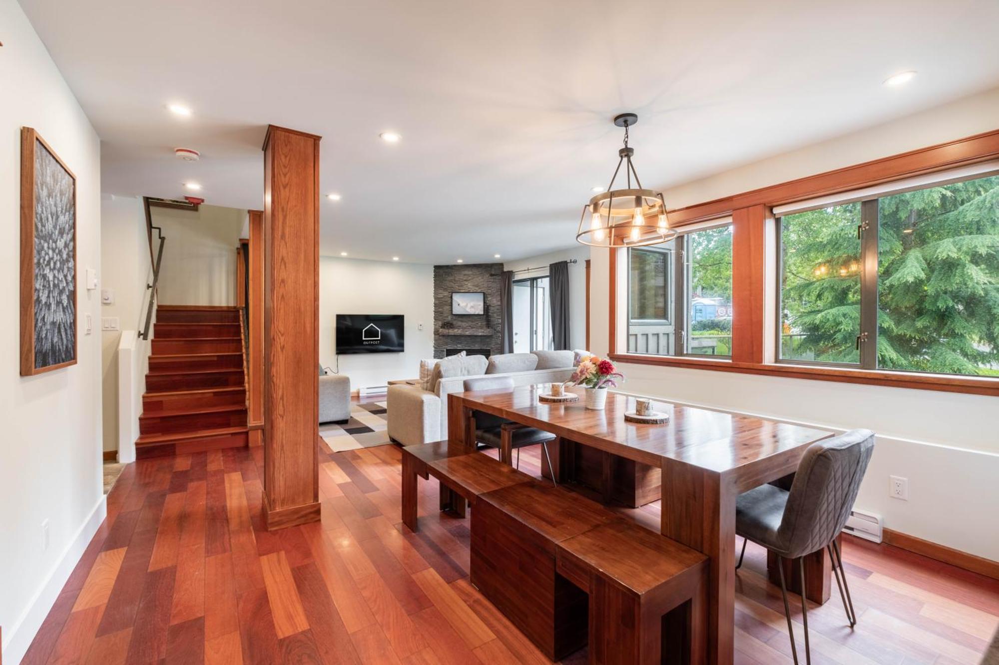Greyhawk By Outpost Whistler Villa Bagian luar foto