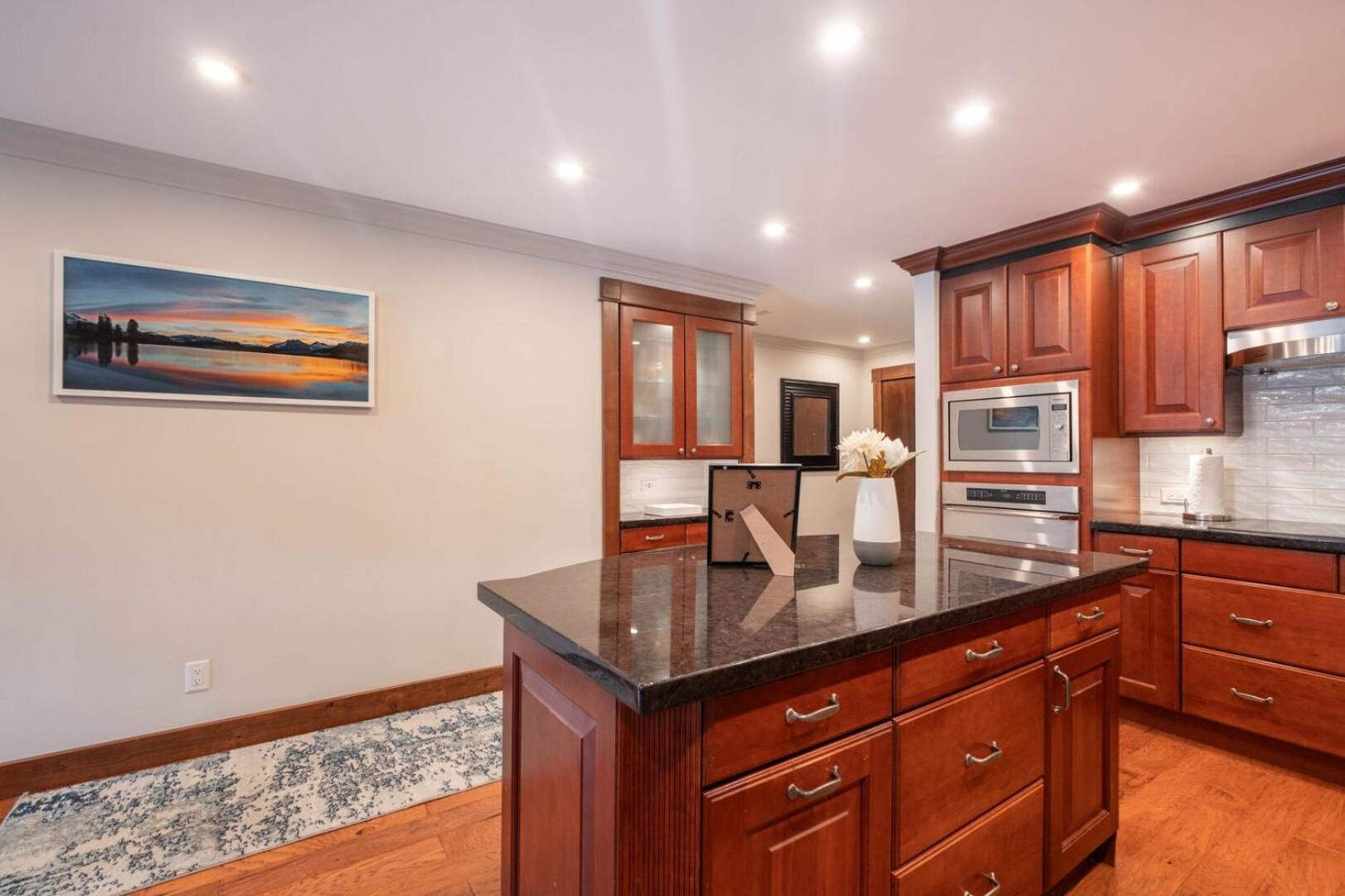 Greyhawk By Outpost Whistler Villa Bagian luar foto
