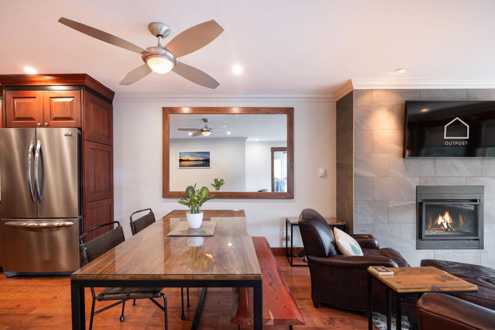 Greyhawk By Outpost Whistler Villa Bagian luar foto